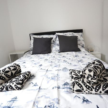 Spacious 3-Story Retreat With Rooftop Terrace And Modern Amenities 런던 외부 사진