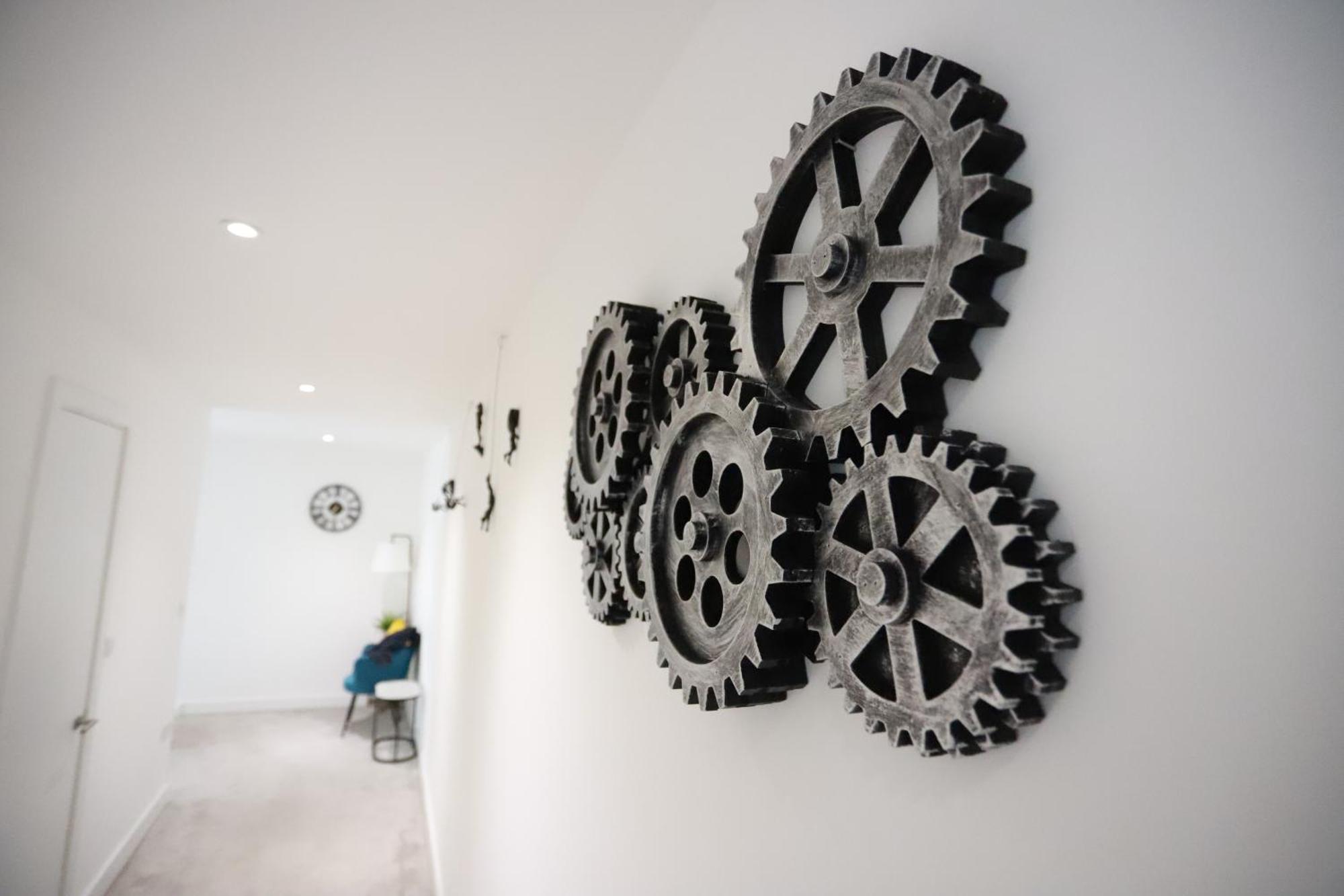 Spacious 3-Story Retreat With Rooftop Terrace And Modern Amenities 런던 외부 사진
