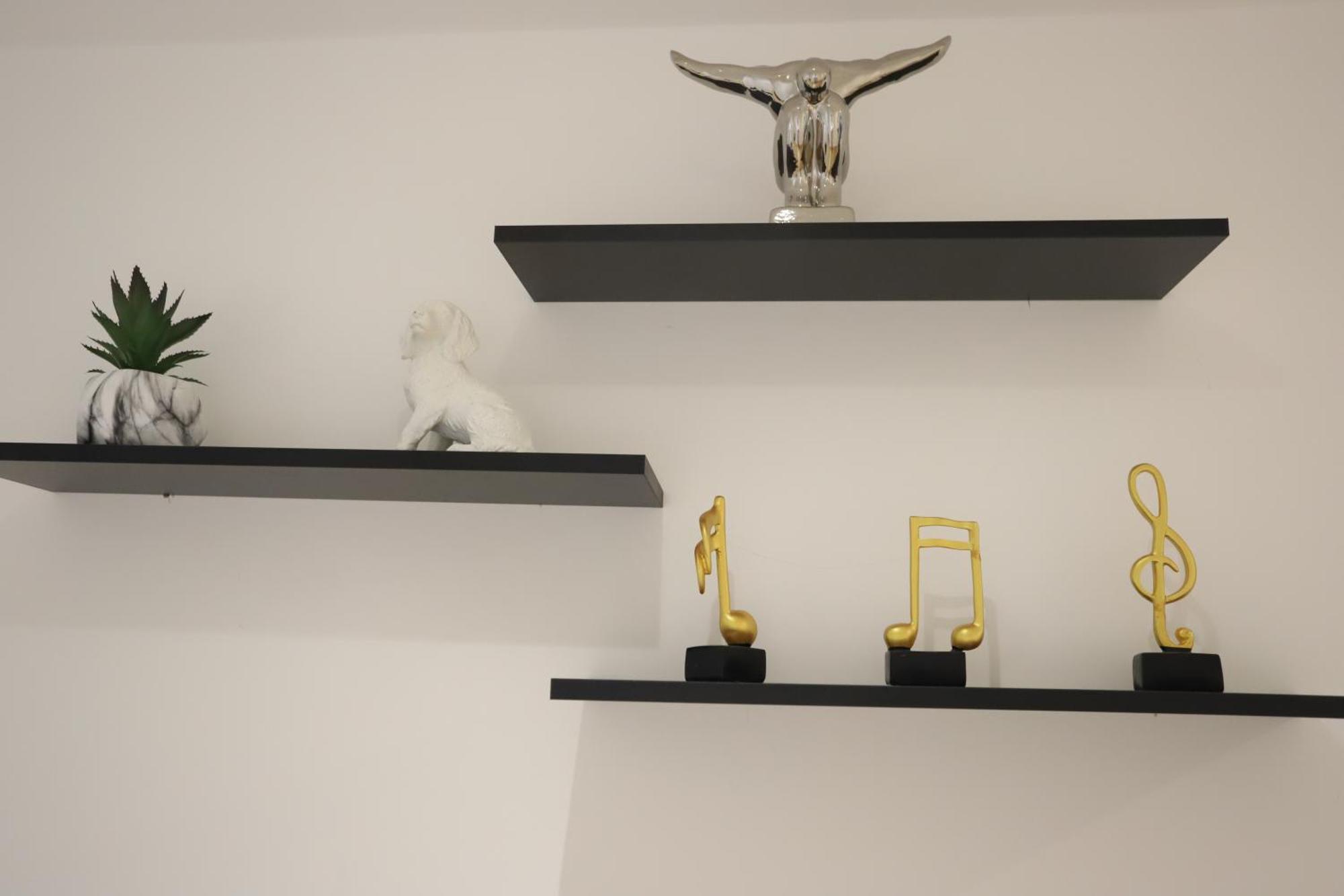 Spacious 3-Story Retreat With Rooftop Terrace And Modern Amenities 런던 외부 사진
