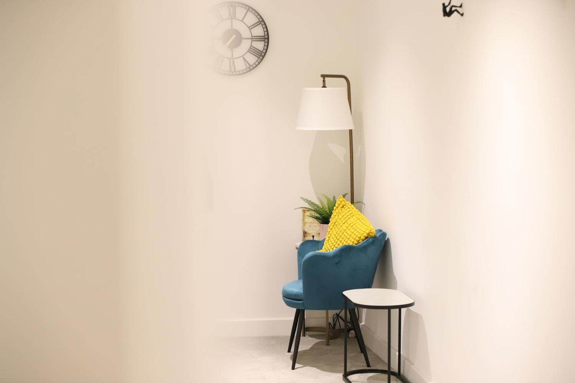 Spacious 3-Story Retreat With Rooftop Terrace And Modern Amenities 런던 외부 사진